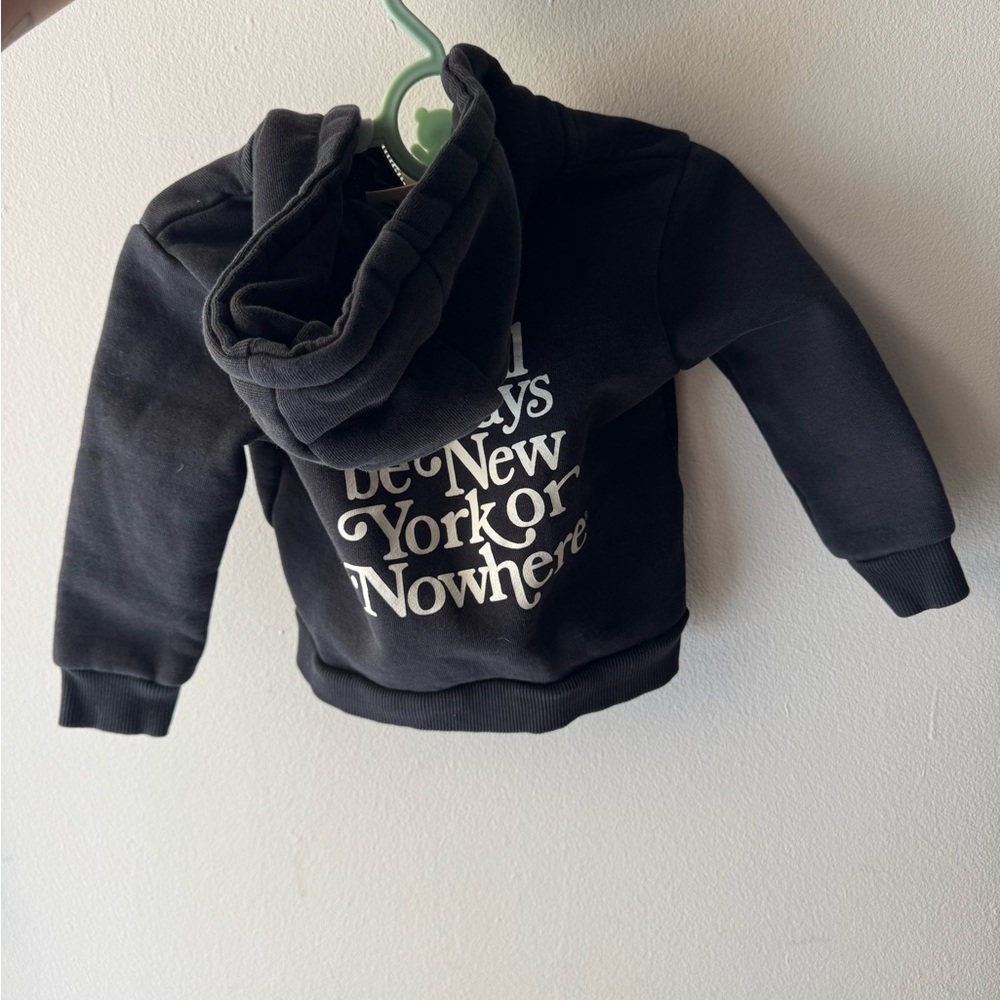 New York or Nowhere - Cozy Black Zip-Up Hoodie for Kids - Picture 4 of 8